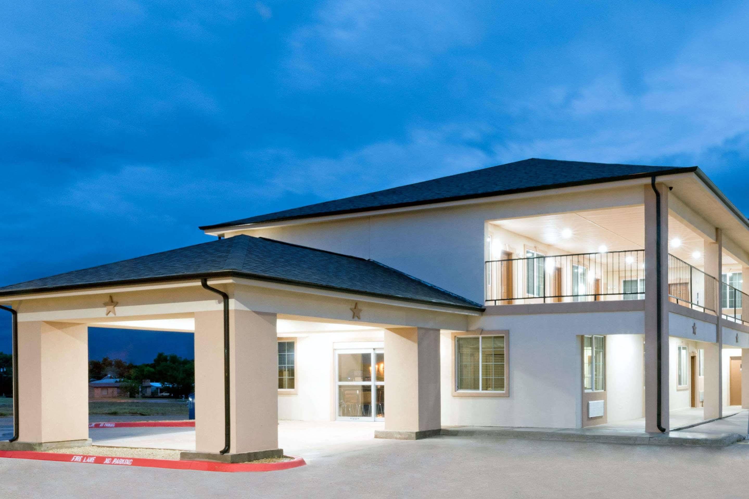 Super 8 By Wyndham Colorado City Exterior foto